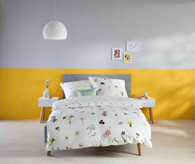 Produktbild von Fleuresse Mako-Satin Bettwäsche 155x220 Blüten Blätter Wiese Wende 115051-9