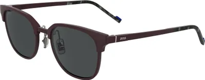 Imagen del producto de Gafas de sol para hombre Zeiss ZS24546S, color burdeos mate, con medidas 53/20/145