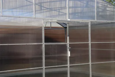 Immagine prodotto di Serra di dimensioni 5,5 x 12 metri, realizzata con pannelli in policarbonato da 4 mm, prodotta da Garten Dream