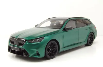 Produktbild von Minichamps 110023902 BMW M5 Touring Kombi 2024 hellgrün metallic 1:18