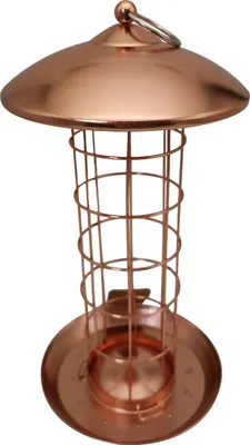 Produktbild von Dehner Natura Premium Wildvogel Meisenknödelsäule Joelle, Futterhaus / Futterstation für Wildvögel, Futterstelle wetterfest, inkl. Aufhängevorrichtung, Ø 16 cm, Höhe 30 cm, Metall, kupfer