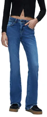 Productafbeelding van LTB Jeans Juliana damesjeans in blauw, model low rise, gemaakt van een katoenmix