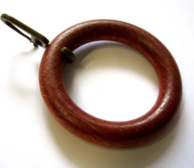 Produktbild von 6 Stück Holz Ringe mit Faltenhaken Kirschbaum Ø 28 mm