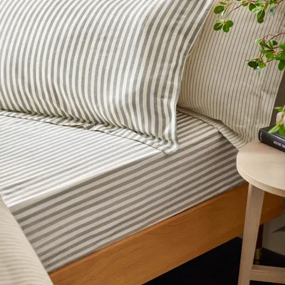 Produktbild von Yard Hebden Midi Streifen Spannbettlaken – Ultra Weich 100% Baumwoll Gestreift Bettlaken (Grau – Doppelbett – 137x190x32cm)