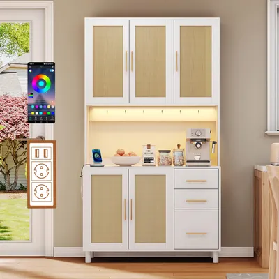 Productafbeelding van Sweiko keukenkast, buffet, met app-gestuurde LED-decoratielampen, 2 x USB-poorten, 2 x stopcontacten, verstelbare legplanken, 3 lades, gouden metalen handgrepen, ideaal voor keukens en eetkamers.
