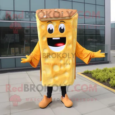 Imagen del producto de Personaje REDBROKOLY de disfraz de mascota Rust Grilled Cheese Sandwich vestido con una sudadera con capucha y gorras