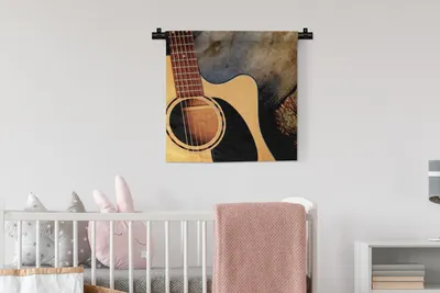 Produktbild von MuchoWow® Wandteppich Wandbehang Eine akustische Gitarre auf einem Holzsockel 60x60 cm Tapisserie Dekoration Wandtuch - Dekorationen - Wand Decke