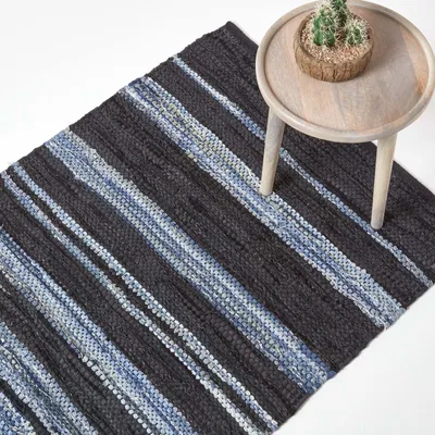 Immagine prodotto di HOMESCAPES Tappeto Texas 90x150 cm - Tappeto tessuto a mano in pelle e denim