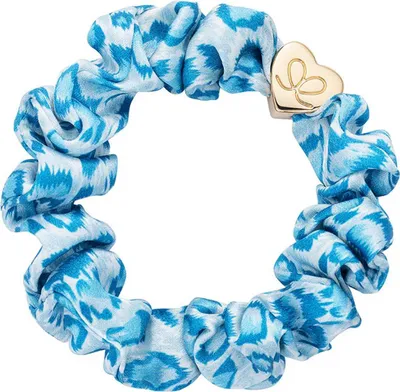 Produktbild von By Eloise London Gold Heart Silk Scrunchie Blue Leopard
