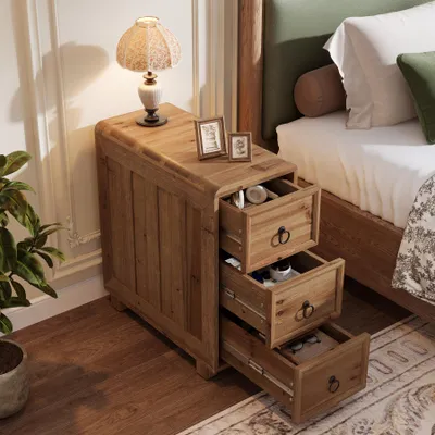 Immagine prodotto di Tavolino laterale in legno massello con 3 cassetti, comodino in stile rustico, tavolino da caffè in legno, tavolino stretto per camera da letto, soggiorno