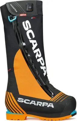 Bergschuh "Phantom 8000 Thermic HD" von Scarpa in Schwarz und Orange mit seitlichem Reißverschluss.