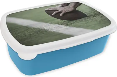 Produktbild von KitchenYeah® Lunchbox Brotzeit Brotdose 17x11 cm Hände auf einem American Football Kinder Brotzeitdose - Lunch - Kunststoff  - Brotbüchse - Sandwichbox - Lunchbox für Kinder