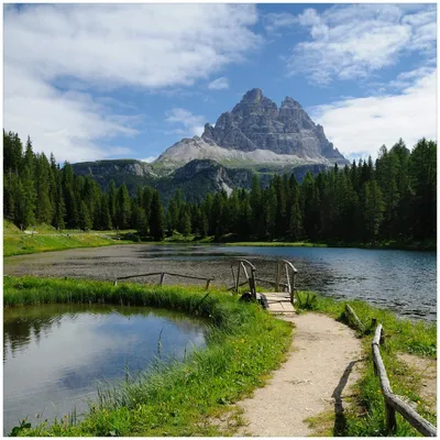 Produktbild von Wallario Memoboard Magnettafel aus Glas, Größe 50 x 50 cm, Motiv See in Berglandschaft