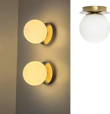 Productafbeelding van Wandlamp "Aria" – Modern design, vervaardigd uit verguld metaal met een opaak witte glazen bol, fitting E27