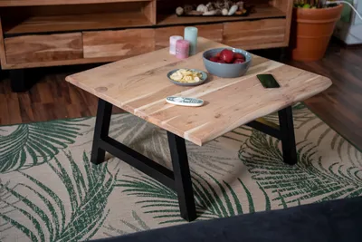 Produktbild von Couchtisch Baumkante 90 x 90 cm Akazie naturfarben A-Gestell schwarz Quintus