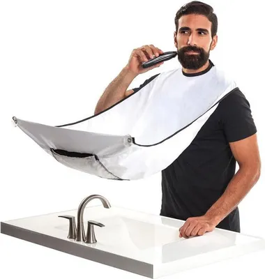 Image de Go Go Gadget – "Kit de soins pour la barbe 2-en-1 : tablier de barbier et peigne à barbe."