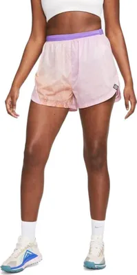 Produktbild von Nike Damenlaufshorts Dri-FIT Repel, Rosa Größe XS - Wasserabweisend & Komfortabel