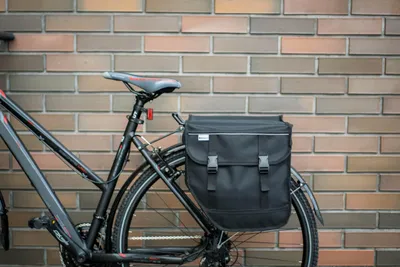 Immagine prodotto di Borsa da bicicletta doppia, capacità 28 litri, impermeabile, riflettente, colore nero, ideale per l'uso quotidiano