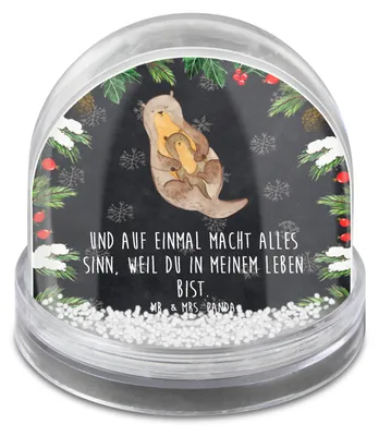 Produktbild von Mr. & Mrs. Panda Schneekugel Weihnachten Otter Kind - Kreidetafel - Geschenk, Mutter, Geburt, Baby, dekoartikel, Schüttelkugel, schnee kugel, Mama, Familie, Weihnachts
