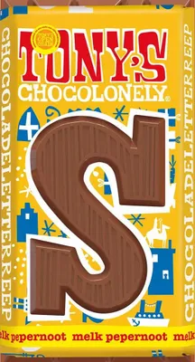 Image de Tony's Chocolonely, lettre "S" en chocolat au lait, saveur Pfeffernuss (épice), 90g. Chocolat au lait équitable avec une saveur de spéculoos épicé