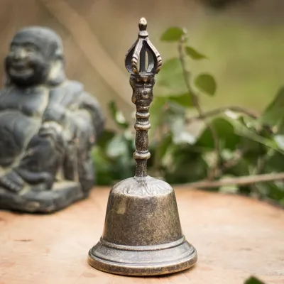 Produktbild von Nostalgische Tischglocke aus brüniertem Messing, Glocke mit wunderbarem Klang