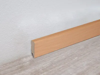 Produktbild von PROFI | 2,50 m | Braun 58mm Sockelleiste Buche Nachbildung, Folierte Sockelleiste MDF Kern, Natürlicher Look, Hohe Oberflächenqualität, Cliptechnik, Kabelführung, Leistenclips