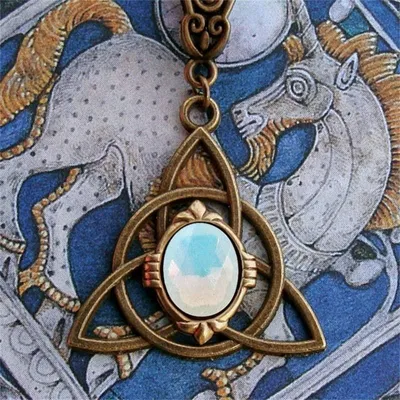 Produktbild von Opal Celtic Knot Anhänger Halskette für Frauen