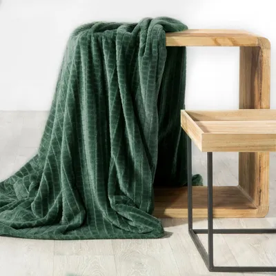 Produktbild von Eurofirany Decke Cindy2, dunkelgrün, 220x200 cm, 100% Polyester, 250 g/m², geometrisches 3D-Würfelmuster, flauschig & weich.