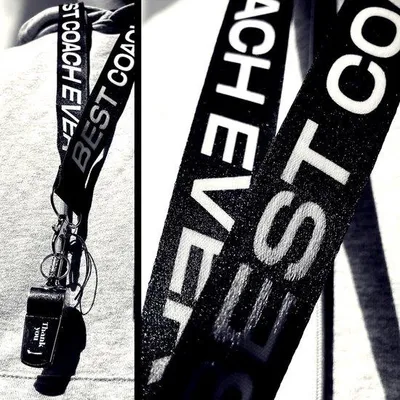 Produktbild von Famanu Flöten aus hochwertigem Edelstahl mit Lanyard - für Coaching und Notfälle