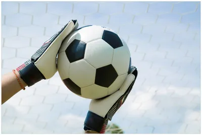 Produktbild von Wallario Premium Glasbild, freischwebende Optik, kräftige Farben, Größe 90 x 60 cm Motiv Fußball - Torwart im Tor vor blauem Himmel