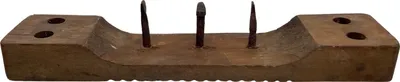 Produktbild von Reused Vintage Kleiderhaken aus recyceltem Holz in zufälliger Variante