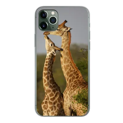 Produktbild von MuchoWow® Handyhülle Schutzhülle Hülle für iPhone 11 Pro Max Giraffe - Baum - Kalb - Porträt Silikon Softcase Handy Hülle - Schutz