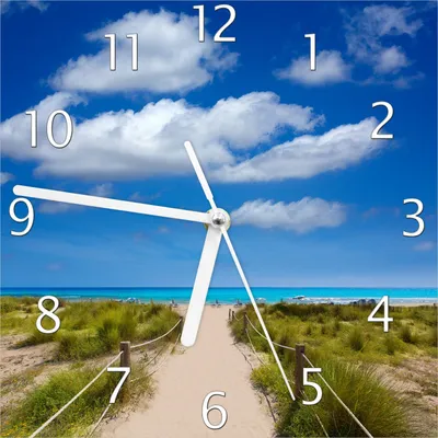 Produktbild von Wallario Design Wanduhr Sandweg zum blauen Meer mit blauem Himmel aus Echtglas, Größe 20 x 20 cm