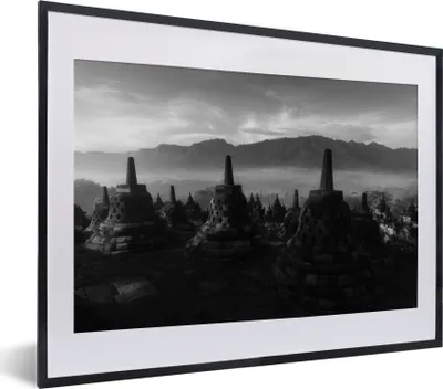 Produktbild von MuchoWow® MuchoWow® Gerahmtes Poster Indonesien - Nebel - Schwarz - Weiß 40x30 cm - Poster mit zchwarzem Bilderrahmen - Bilderrahmen - Poster im Rahmen