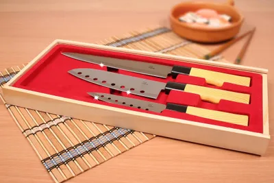 Immagine prodotto di Set 3 Coltelli Sushi Asia in Astuccio Legno - Sashimi Santoku Chekai Acciaio Inox