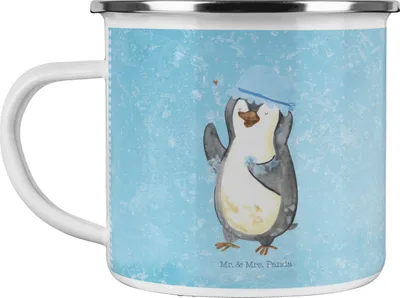 Produktbild von Mr. & Mrs. Panda Emaille Becher Pinguin Duschen - Eisblau - Geschenk, Pinguine, Kaffeepott, wanderbecher, Tasse, Duschkonzert, Teetasse, Pott, Singen, Lebensmotto, Dusche