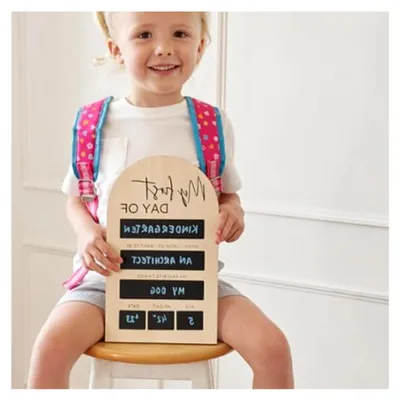 Produktbild von Schild für den ersten Kindergarten-Tag, personalisierbar und tragbar, 18 x 28 cm, für Fotografie und Souvenirs