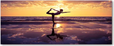 Produktbild von Tulup® Leinwandbild - 125x50 cm - Wandkunst - Drucke auf Leinwand - Leinwanddruck  - Menschen - Gelb - Yoga am Strand