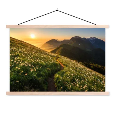 Produktbild von MuchoWow® Textilposter Blumen - Sonne - Berge 120x80 cm mit holzfarbenen Rahmen - Aufhängeset