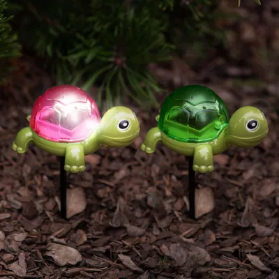 Produktbild von Solar-Gartenleuchte Schildkröte mit Erdspieß - LED-Gartenleuchte mit Solarbetrieb - Weiße LED - Automatisches Einschalten bei Dämmerung - Dekorative Gartenlampe für Garten, Beet oder Terrasse - 15 cm [11751B]
