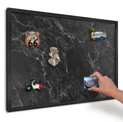 Produktbild von Magnettafel 60x40 cm mit schwarzem Rahmen - Magnetische Metalltafel, Magnetpinnwand zur Wandmontage für Wohnzimmer, Küche, Flur, Kinderzimmer und Büro - Marmor-Eleganz