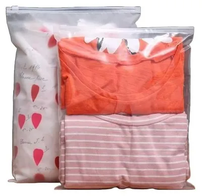 Imagen del producto de 50 bolsas resellables tipo "ziplock" para guardar ropa y para viajes