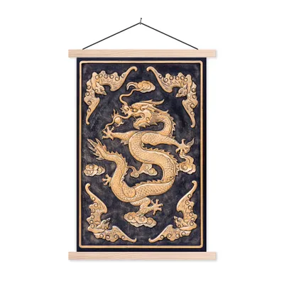 Produktbild von MuchoWow® Textilposter Mit einem goldenen chinesischen Drachen verzierte Holztür 120x180 cm mit holzfarbenen Rahmen - Textil-Plakat