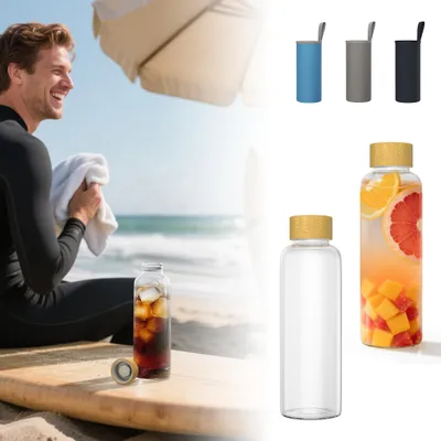 Produktbild von LARS360 550ml Glastrinkflasche mit Holzdeckel & grauer Stoffhülle – praktisch, auslaufsicher, für heiße & kalte Getränke, Büro & Zuhause