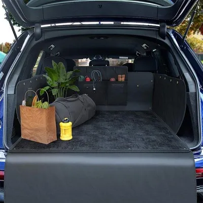 Image de Tapis pour chien dans le coffre, avec revêtement amovible imperméable et antidérapant.