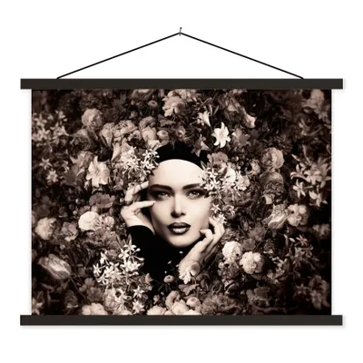 Produktbild von MuchoWow® Textilposter Frau - Blumen - Botanisch - Natur 40x30 cm mit schwarzem Rahmen - Dekorationen