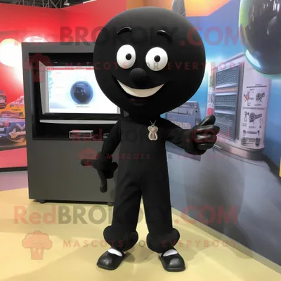 Image de Personnage de costume de mascotte REDBROKOLY de télévision noire habillé d'un pantacourt et d'épinglettes