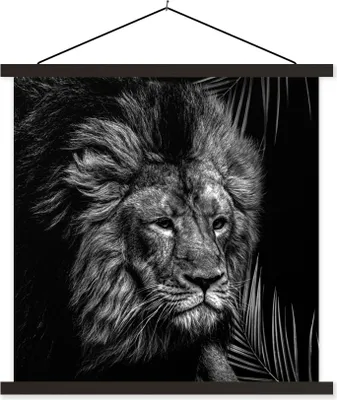 Produktbild von MuchoWow® Textilposter Löwe - Farn - Schwarz - Weiß 120x120 cm mit schwarzem Rahmen - Aufhängungsset