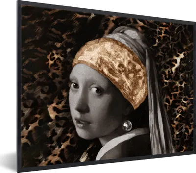 Produktbild von MuchoWow® Gerahmtes Poster Mädchen mit Perlenohrring - Gemälde - Pantherdruck 40x30 cm - Poster mit Schwarzem Bilderrahmen Wandposter Rahmen Foto Bilder - Kunstposter - Wanddekorationen