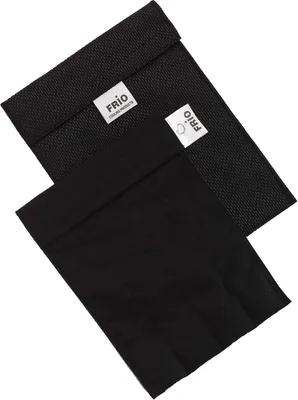 Produktbild von FRIO GROßE Diabetiker Insulin Kühltasche 14 x 19 cm schwarz | Für bis zu 4 Insulin Pens | Kühlt mit kaltem Wasser I Keine Kühlakkus notwendig | Wiederverwendbar